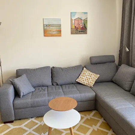 Lichtdurchflutetes Mit Blick Ins Gruene