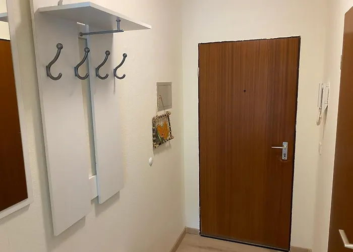 Lichtdurchflutetes Mit Blick Ins Gruene