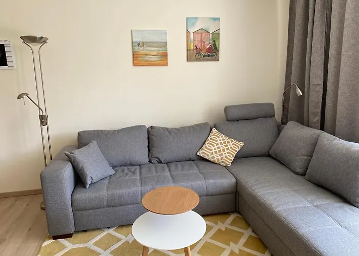 Lichtdurchflutetes Mit Blick Ins Gruene